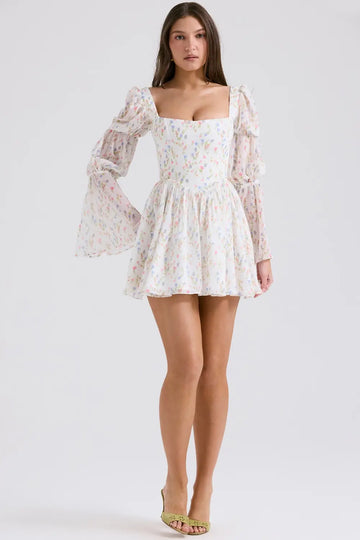 Vestido Corto con Mangas Abullonadas y Estampado Floral – Modelo Mila